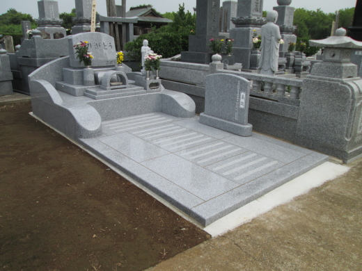 真壁石 洋型デザイン墓石 茨城県土浦市 :: 渡辺石材工業 真壁石 洋型デザイン墓石 茨城県土浦市 :: 渡辺石材工業