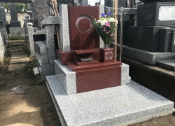 インド赤・稲田石のデザイン墓石